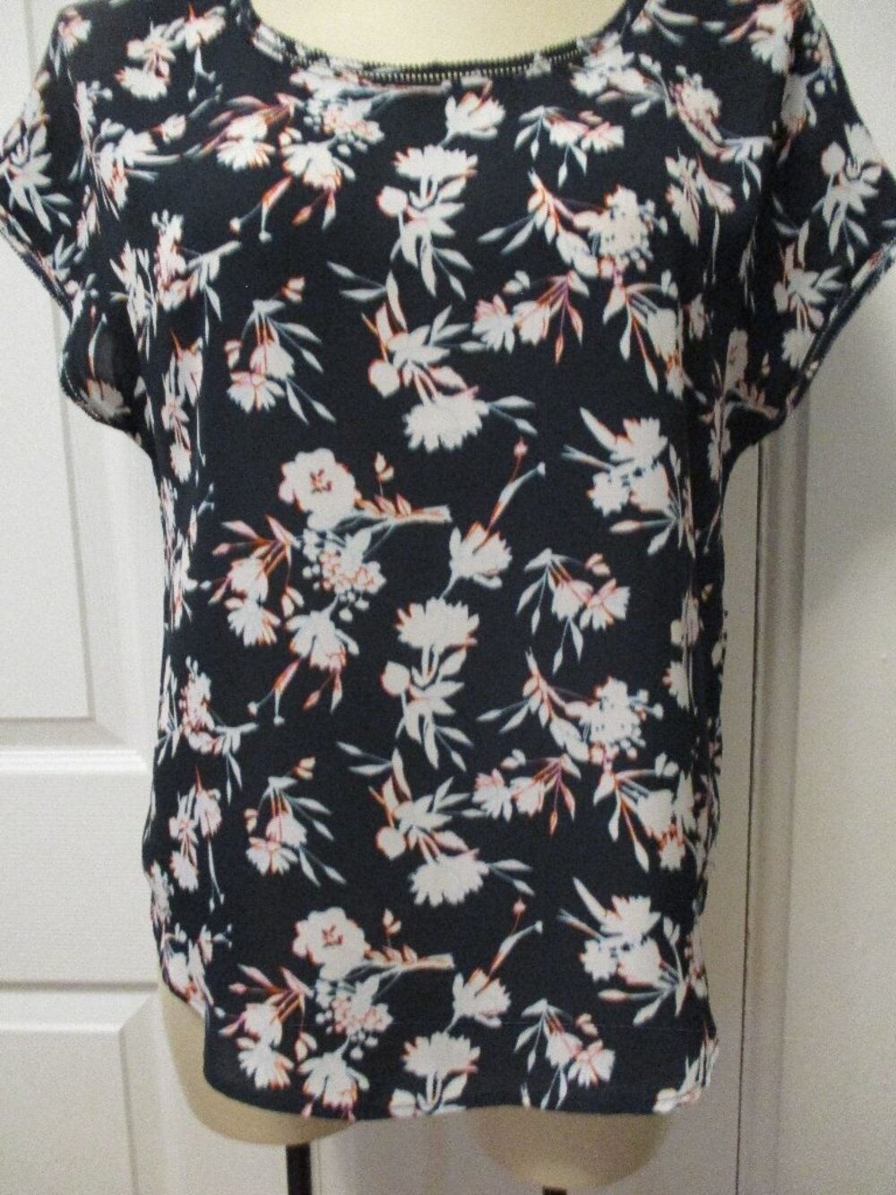 Banana Republic Floral Print Top Oversized Blouse Womens XS Black White Pink EUC